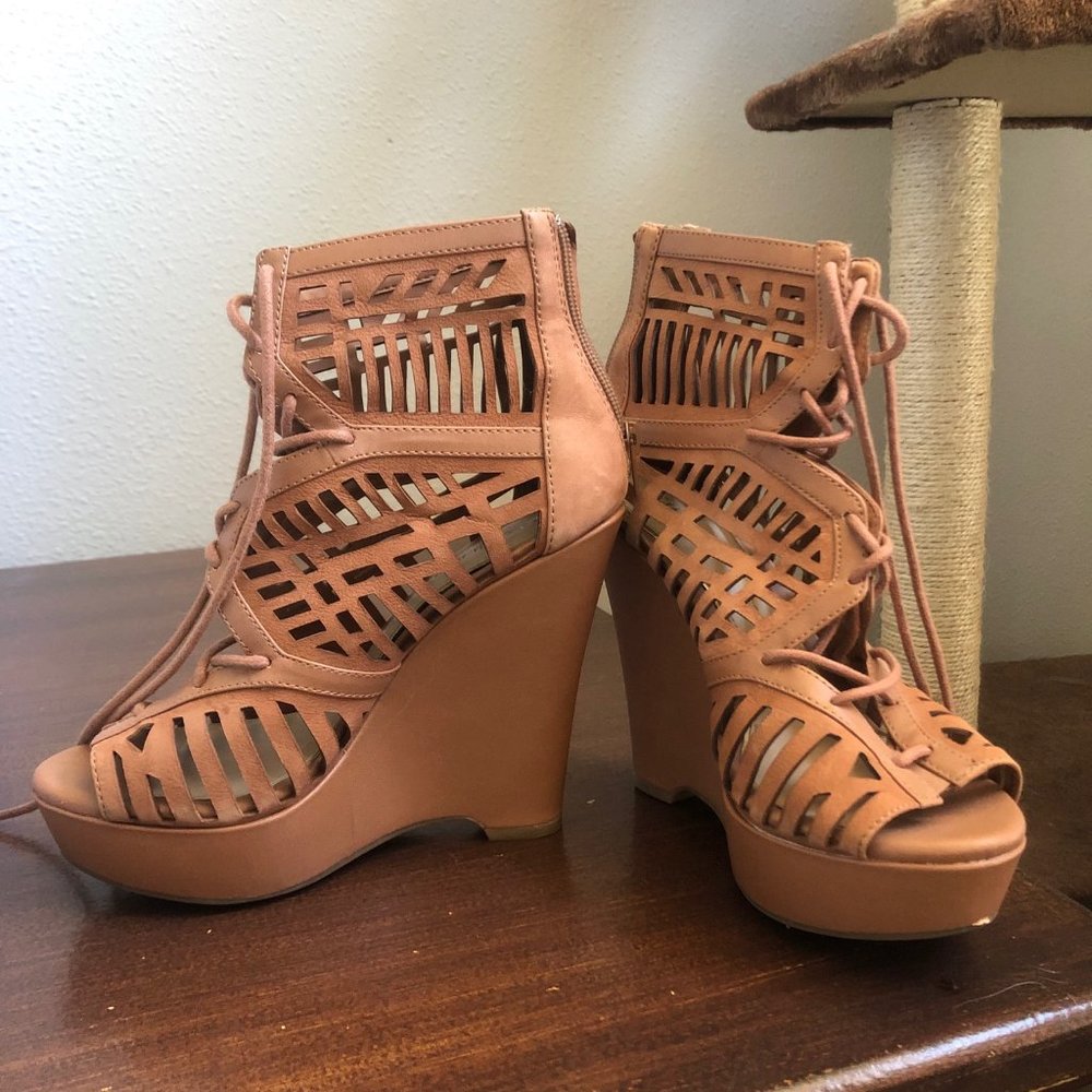 Gianni Bini Camel Colored Wedges S 7.5